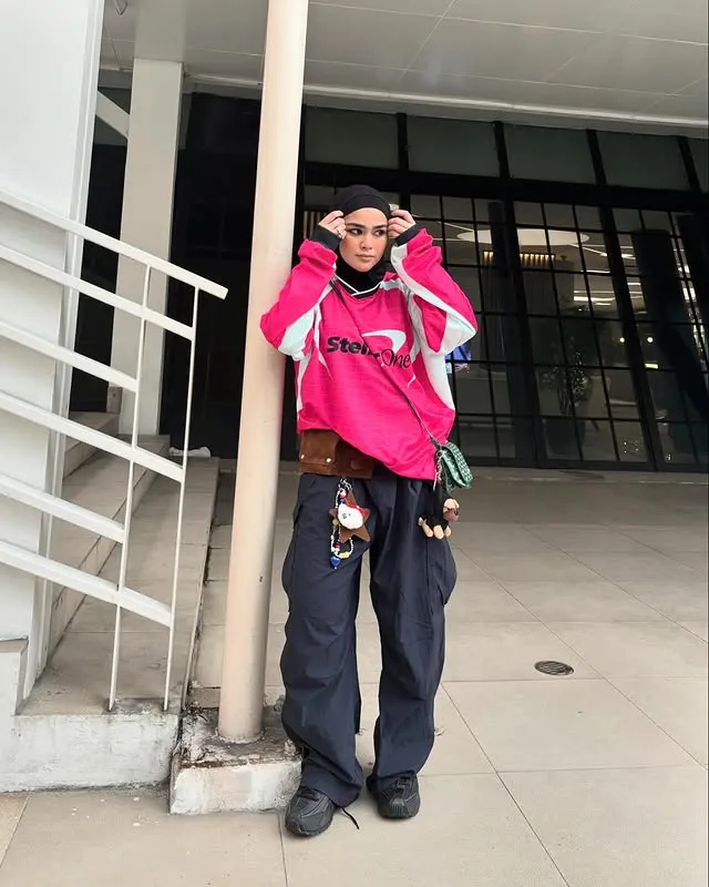 Gaya Nyentrik dan Sporty Sivia Azizah (credit: instagram/siviazizah)