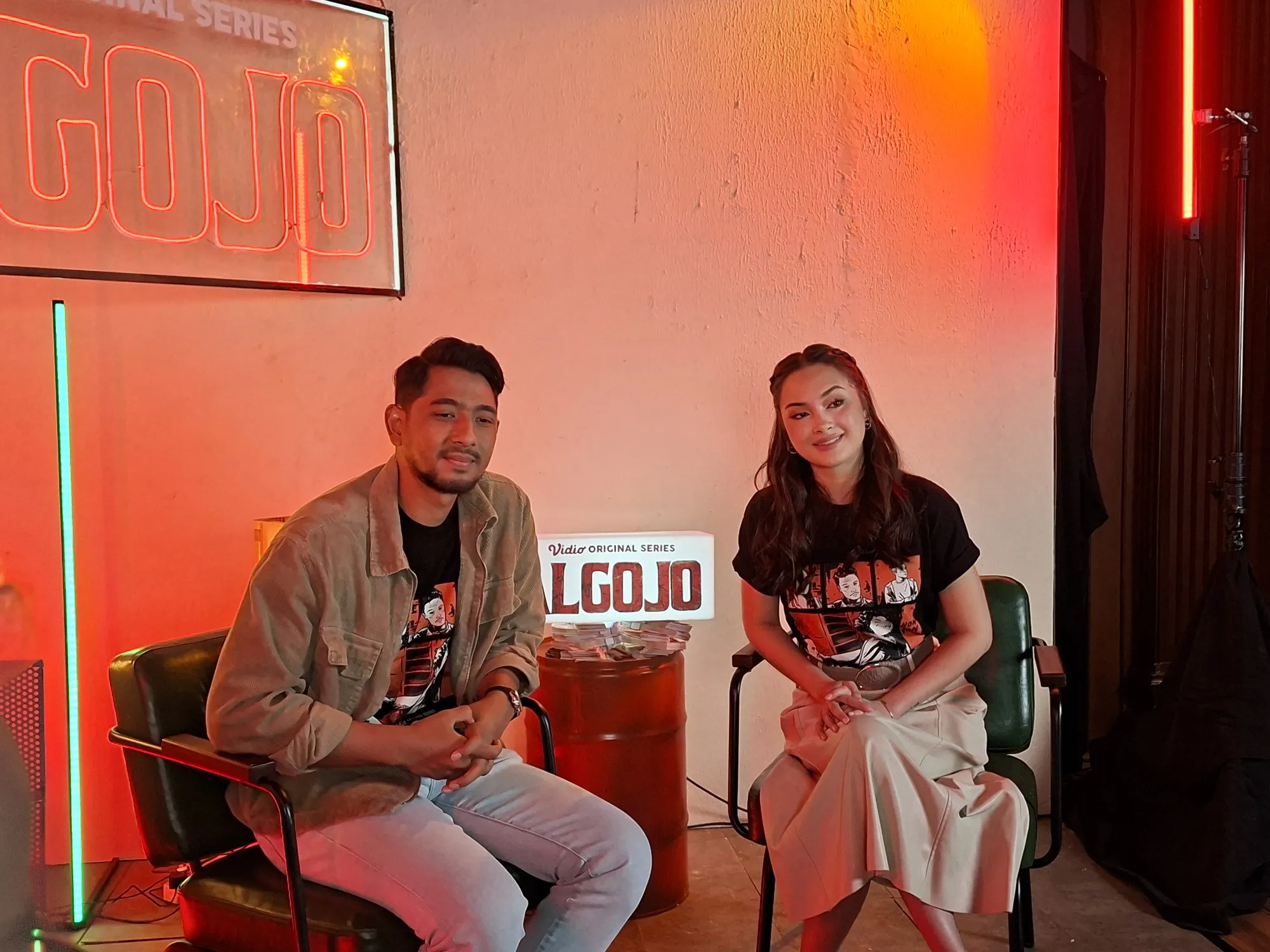 Arya Saloka Pakai Kaus Serial ALGOJO © KapanLagi.com/Fikri Alfi Rosyadi