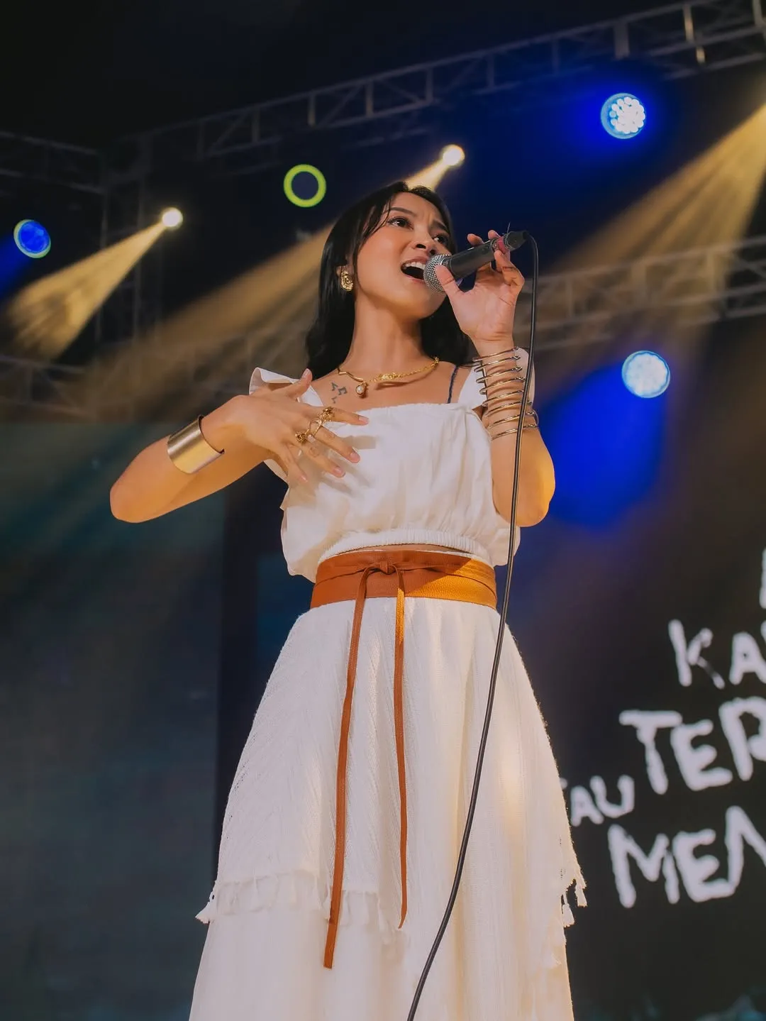 Asteriska on stage (Credit: instagram.com/asteriska_)