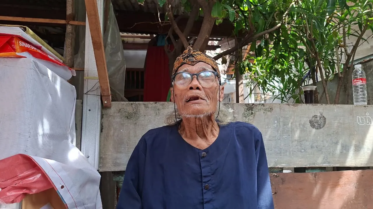 Diding Boneng sedih rumahnya ambruk © KapanLagi.com/Fikri Alfi Rosyadi