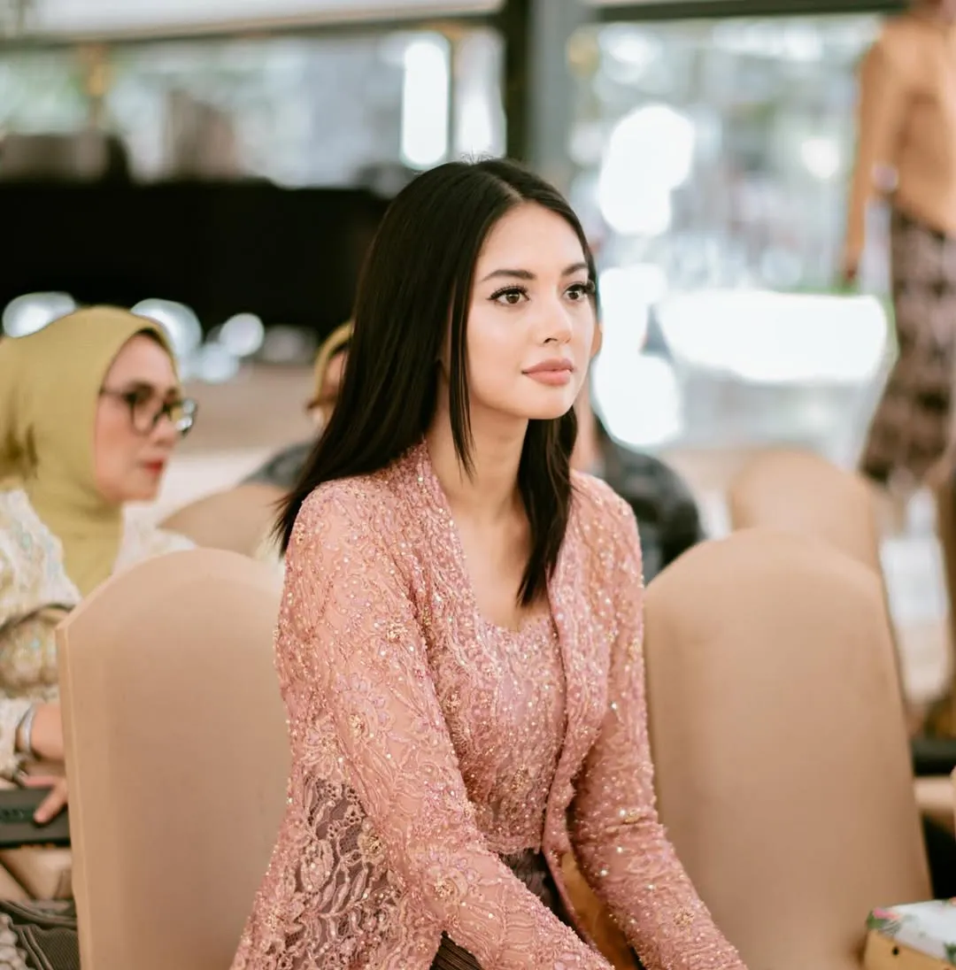  instagram.com/aurelie)