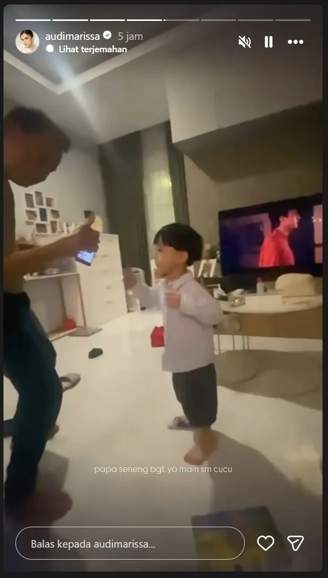 Ayah Audi Marissa main bareng cucu (credit: instagram.com/audimarissa)