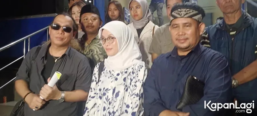 Ayu Chairun Nurisa Jawab Pertanyaan Wartawan © KapanLagi.com/Sahal Fadhli