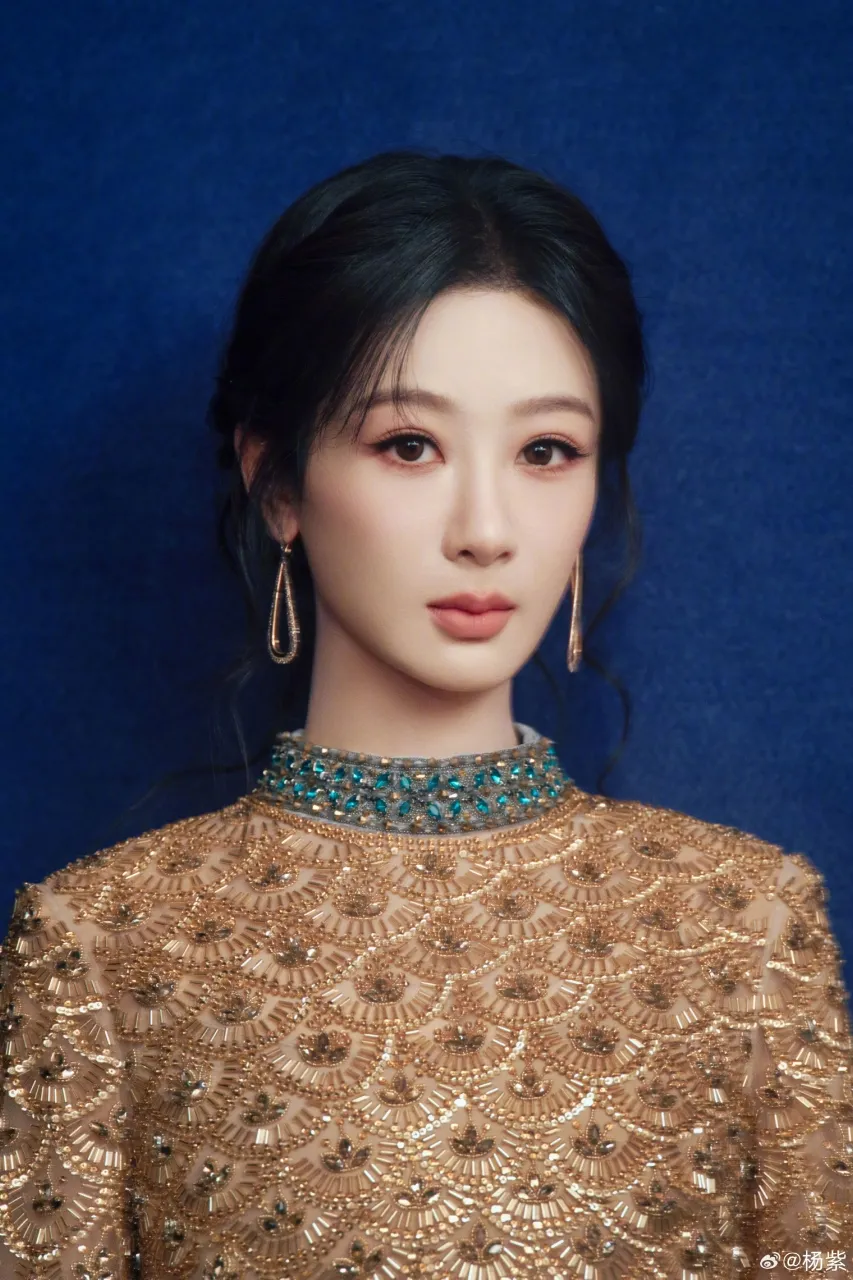 Yang Zi - copyright: weibo.com