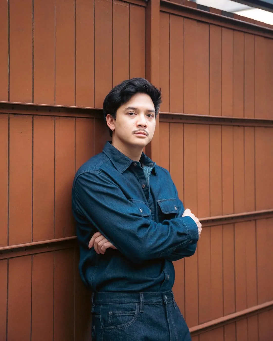 Baskara Mahenra menatap kamera (c) instagram.com/baskaramahendra
