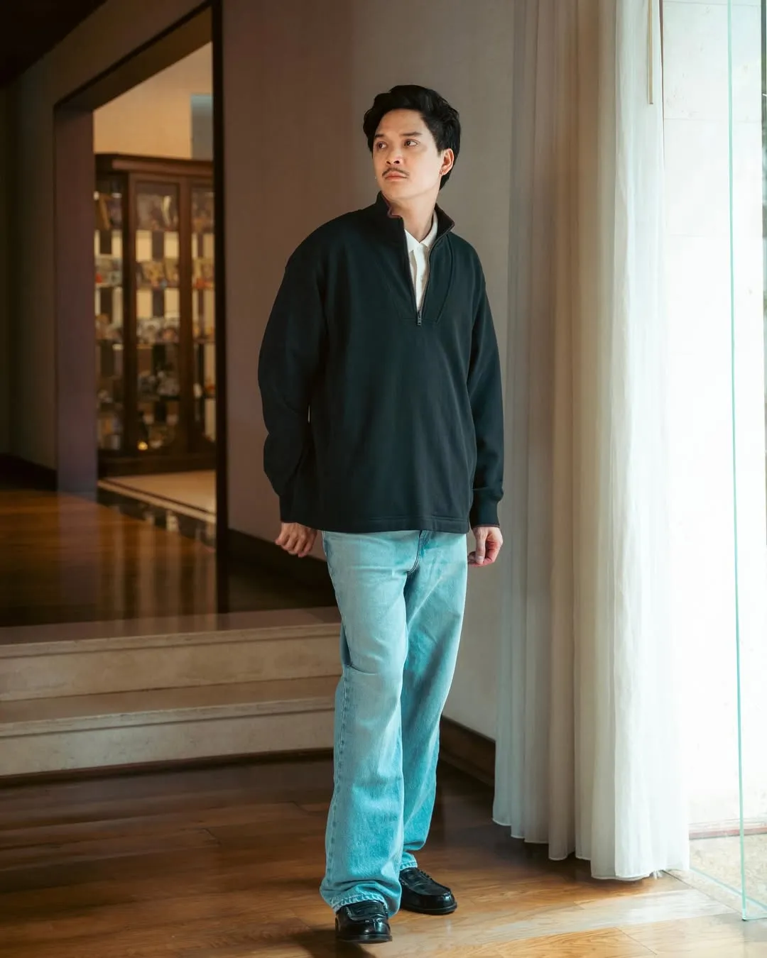 Baskara Mahenra pakai celana jeans (c) instagram.com/baskaramahendra