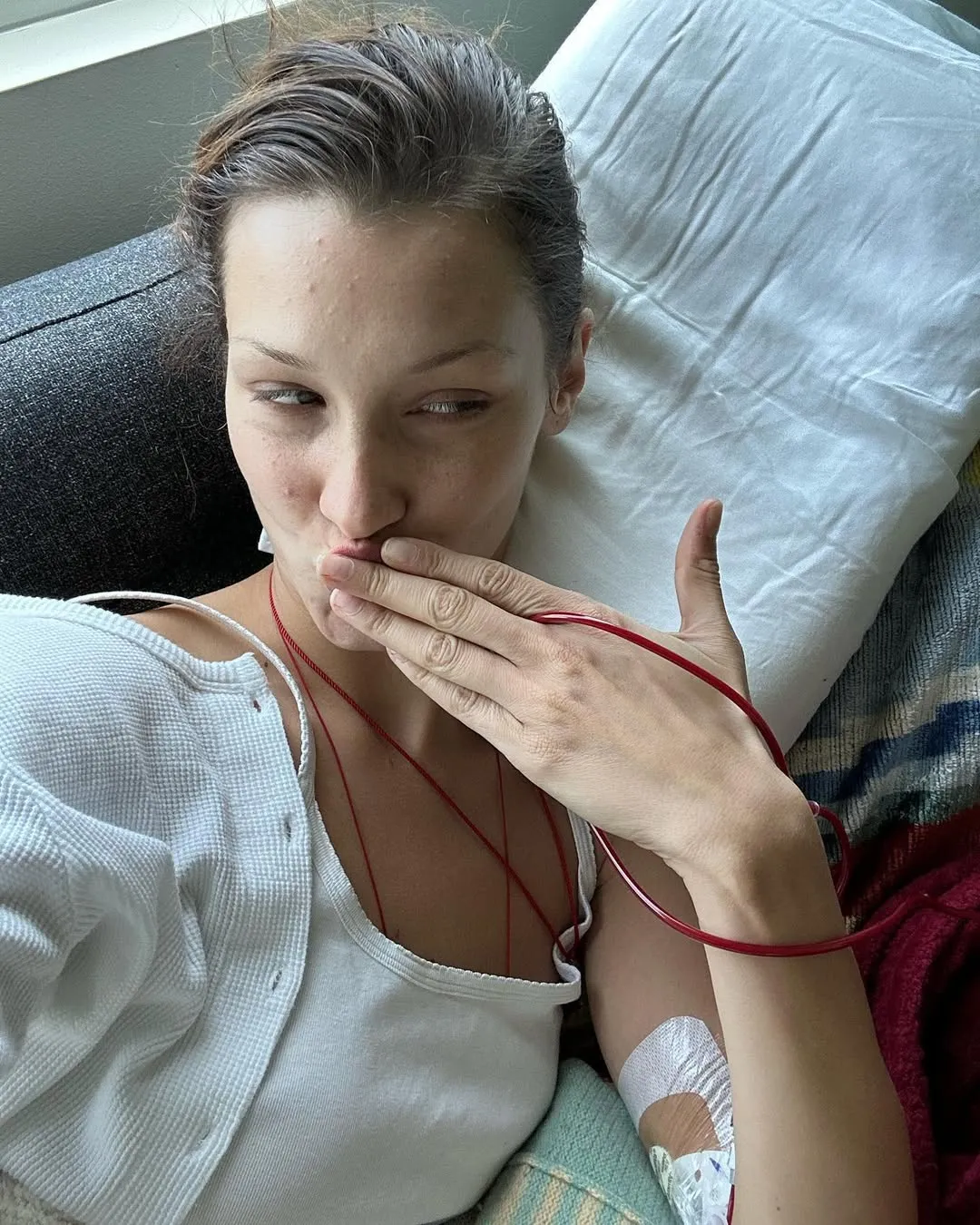 Bella Hadid Didiagnosis Lyme Disease  Sempat Vakum dari Pekerjaan (credit: Instagram.com/bellahadid/)