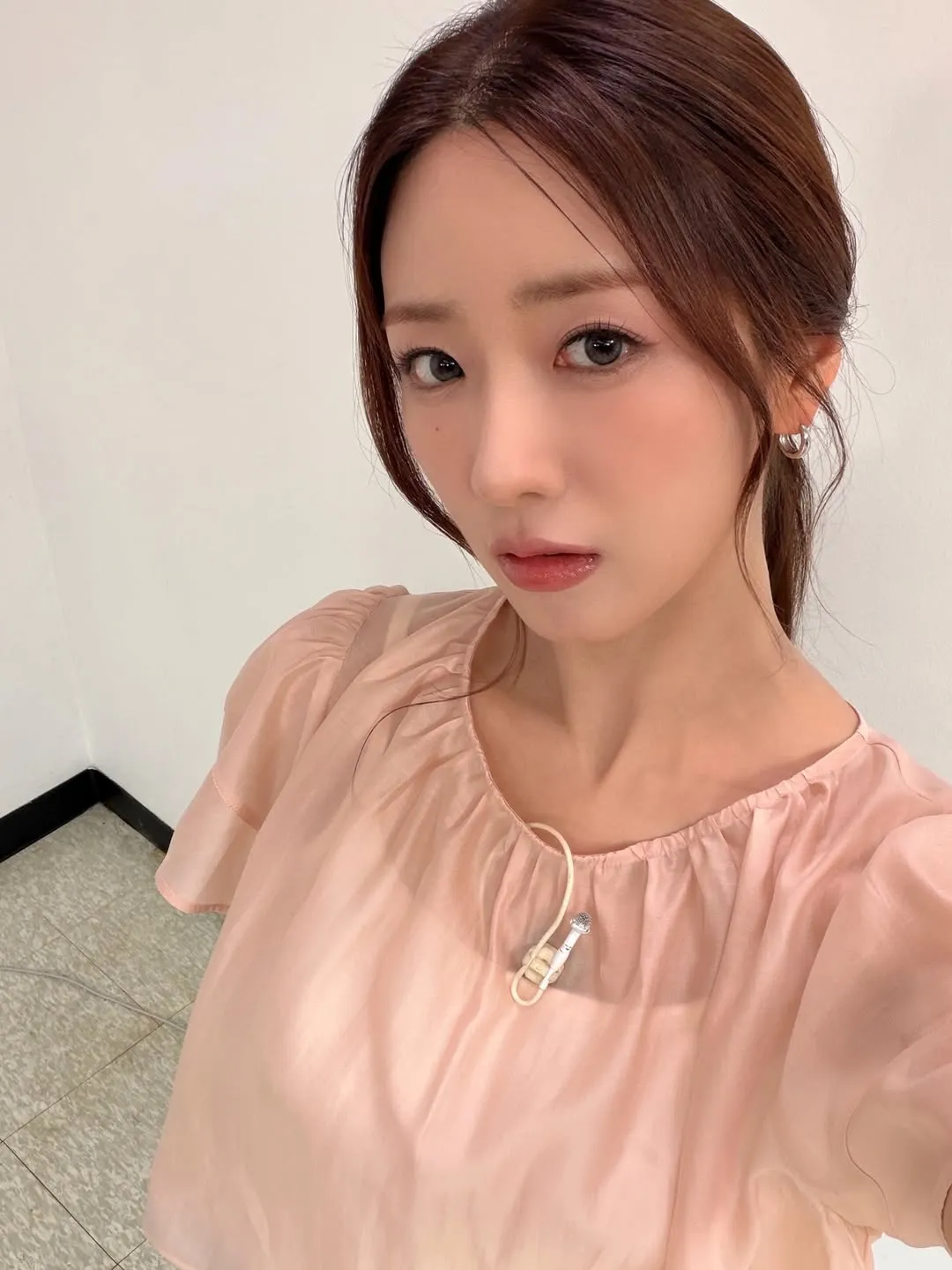 Bomi dipuji karena tetap profesional (credit:instagram.com/official.apink2011)