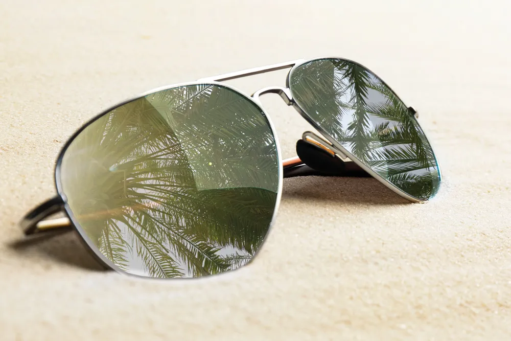 Ilustrasi sunglasses. (c) NewAfrica/Depositphotos.com