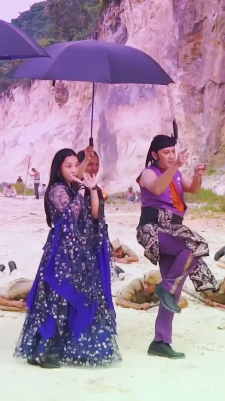 Momen Lucu BTS: Joget dan Dansa di Balik Layar (credit: Instagram.com/comic8revolution/)