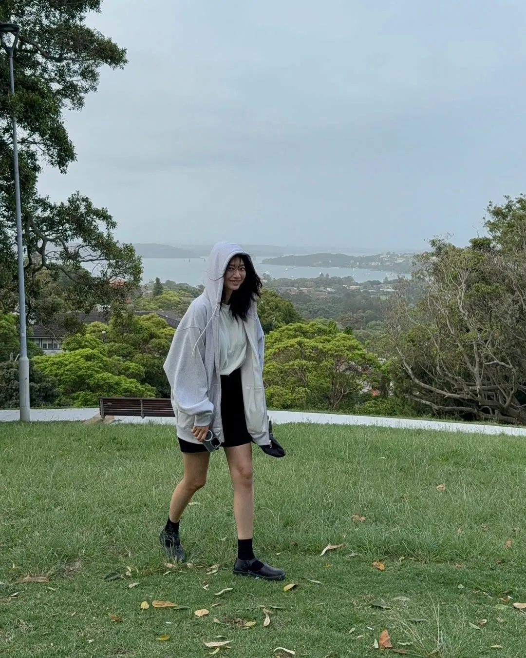 Shin Min Ah pernah naik gunung demi kesembuhan Kim Woo Bin (credit:instagram.com/illusomina)