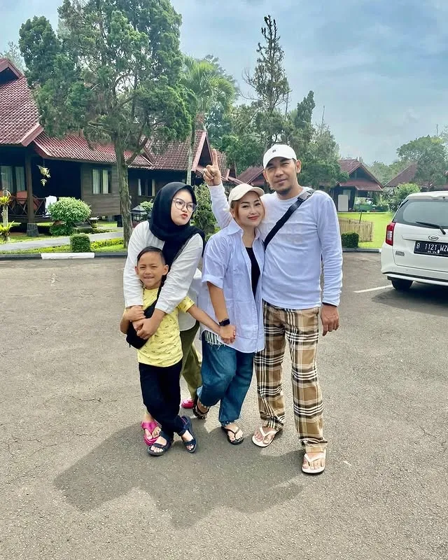 Petong Minta Kado Lewat Kakaknya