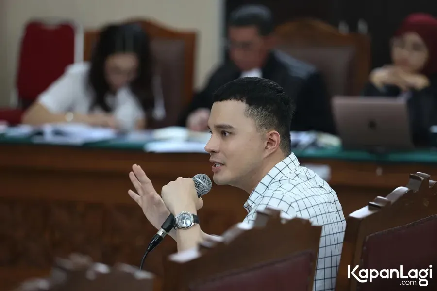 Oky Pratama beri kesaksian di ruang sidang © KapanLagi.com/Budy Santoso