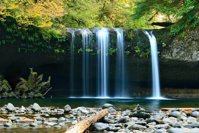 Caption Air Terjun Lucu dengan Referensi Pop Culture (c) unsplash.com