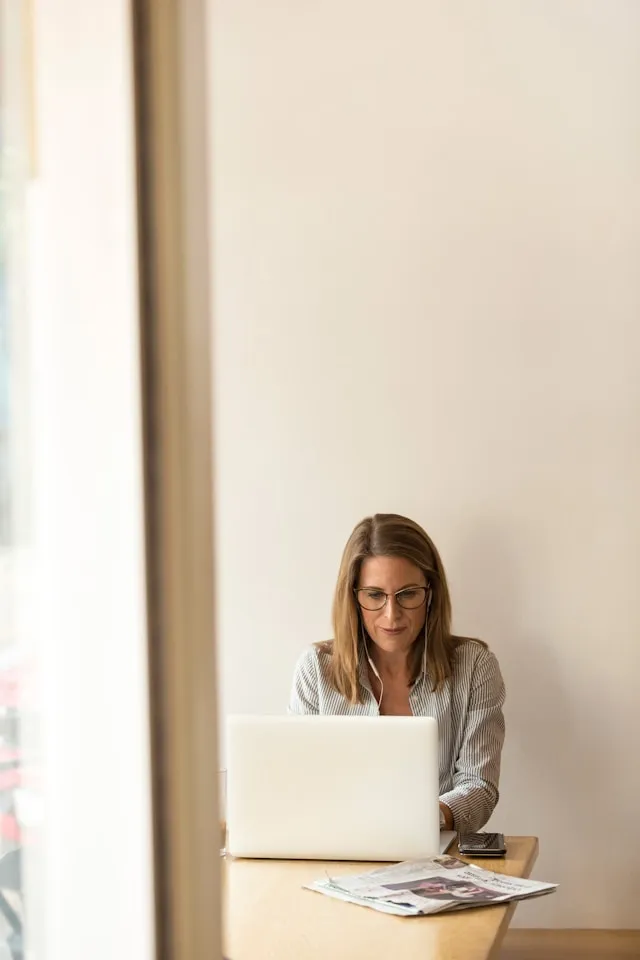 Pengertian dan Manfaat Caption Kerja (credit: unsplash.com)