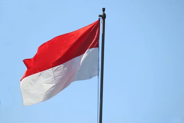 Pengertian dan Makna Caption Upacara Bendera Hari Senin (credit: unsplash.com)