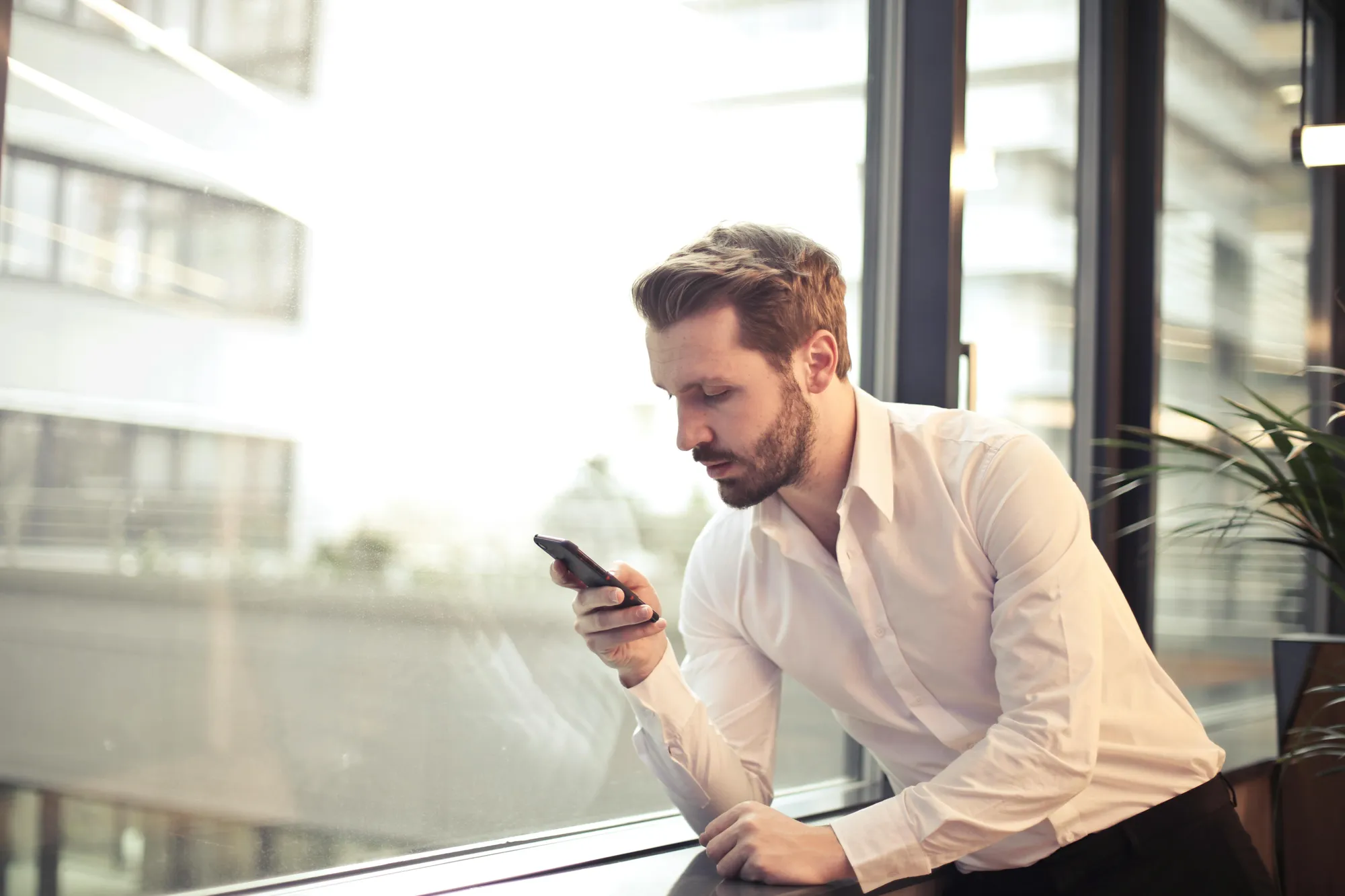 Perbandingan PIP WhatsApp dengan Fitur Serupa (c) Ilustrasi Pexels/Andrea Piacquadio