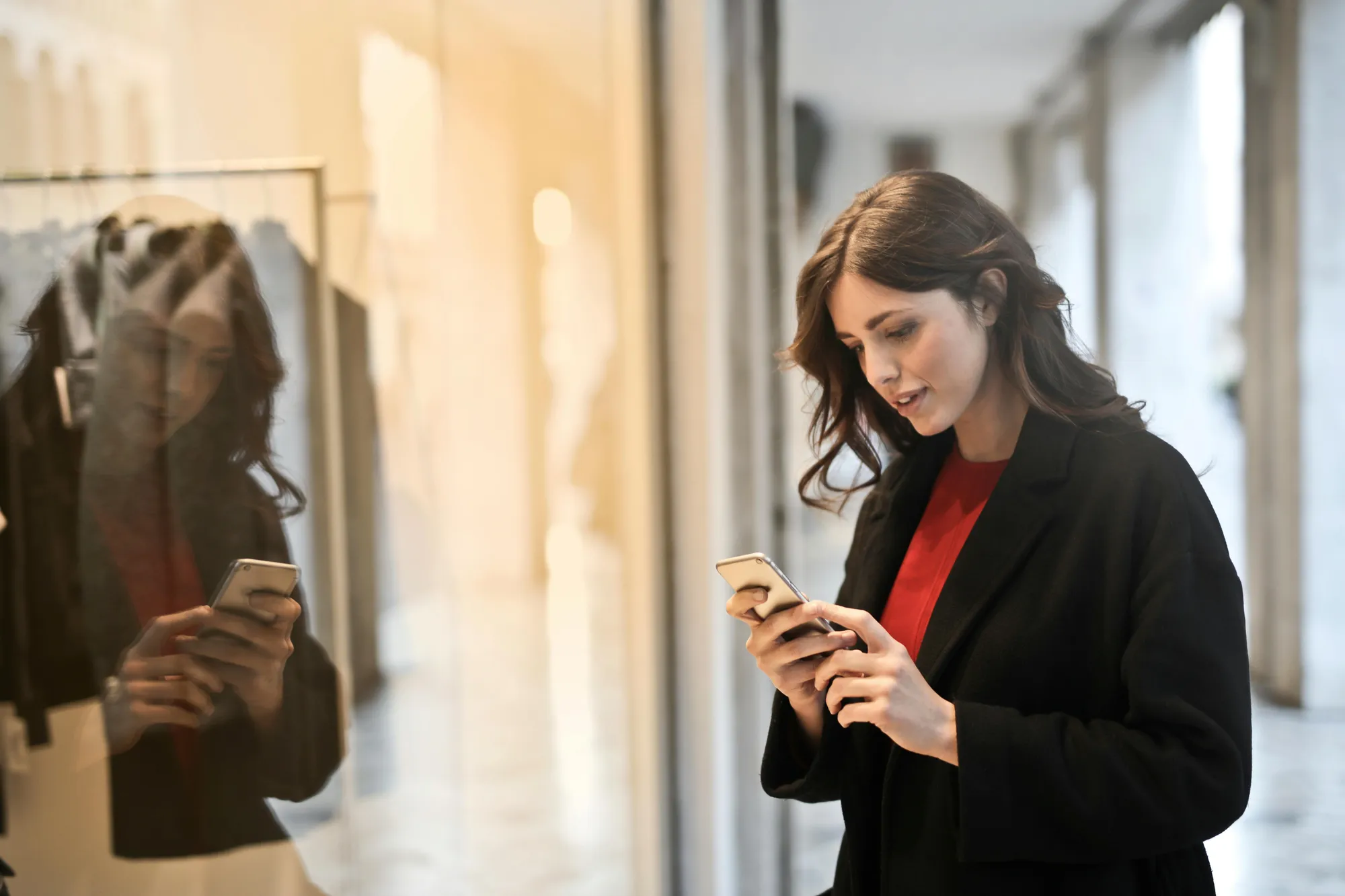 FAQ Seputar PIP WhatsApp (c) Ilustrasi Pexels/Andrea Piacquadio