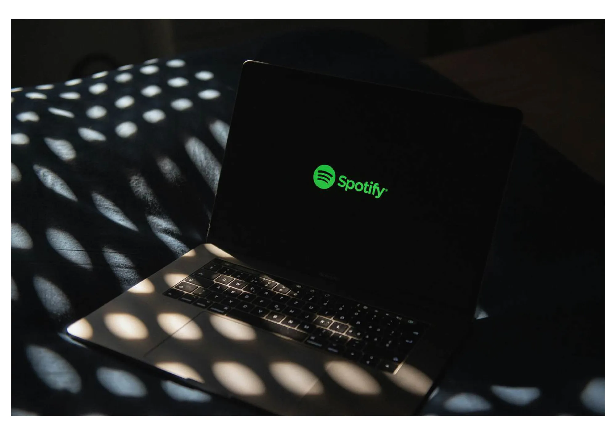 Pilihan Paket Spotify Premium (c) Ilustrasi Unsplash/Thibault Penin