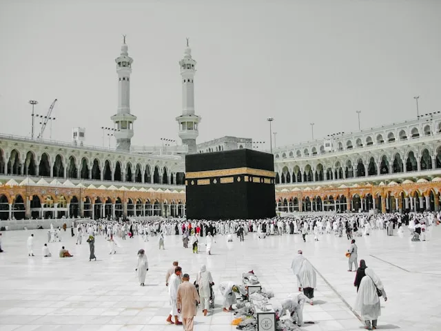 Memahami Makna dan Filosofi Pakaian Ihram Sebelum Berhaji (c) unsplash.com