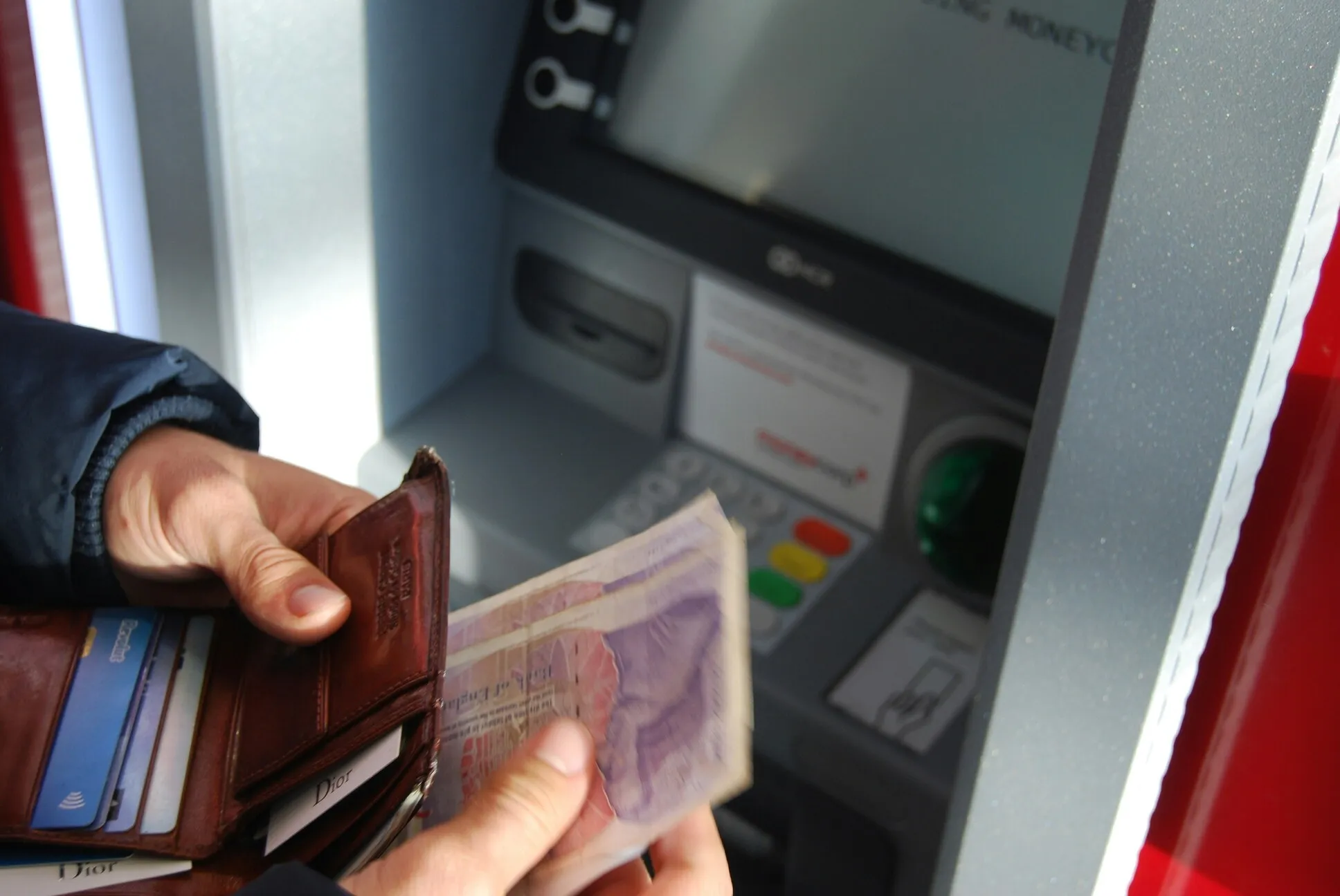 Cara Cek Saldo E Toll Mandiri Melalui ATM (credit:unsplash.com/id/@pampouks)