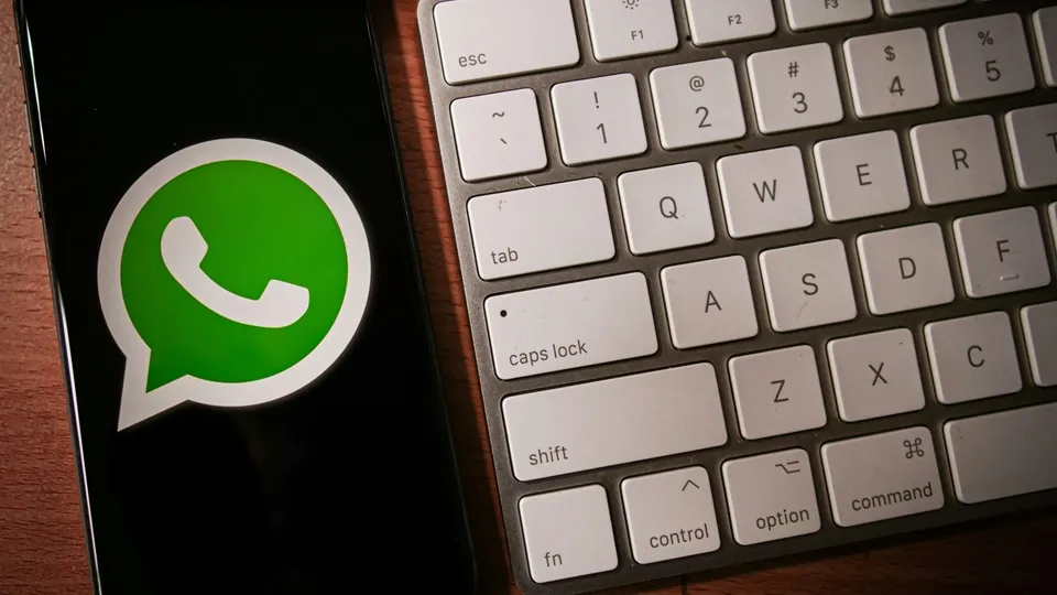 Kelebihan Menggunakan Meta AI di WhatsApp (credit:unsplash.com/id/@grantrobertdavies)