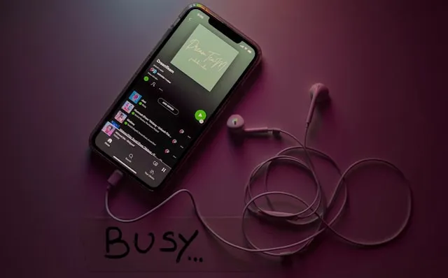 Perbandingan Metode Koneksi Spotify ke Mobil (c) unsplash.com