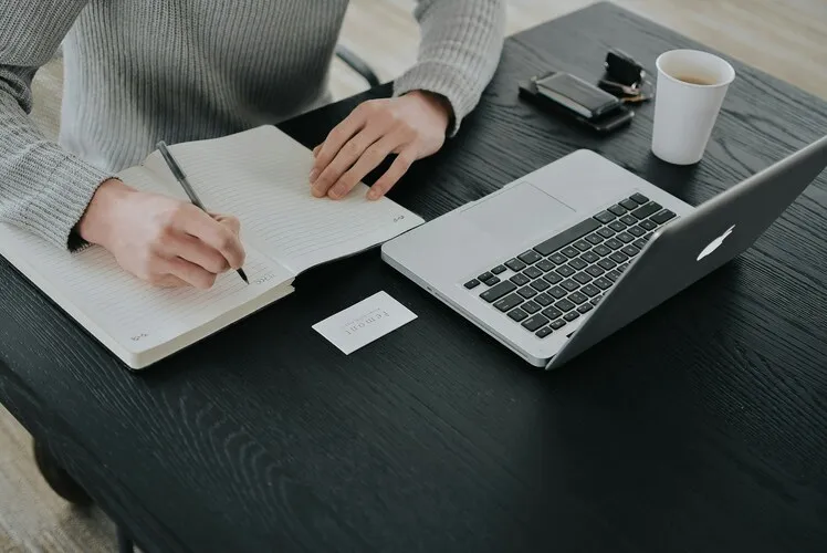 daftar online/image by unsplash