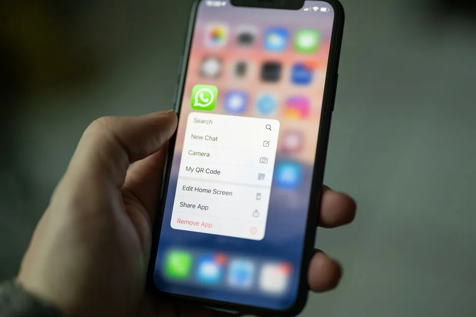 Apa itu Menggandakan Aplikasi WhatsApp?
