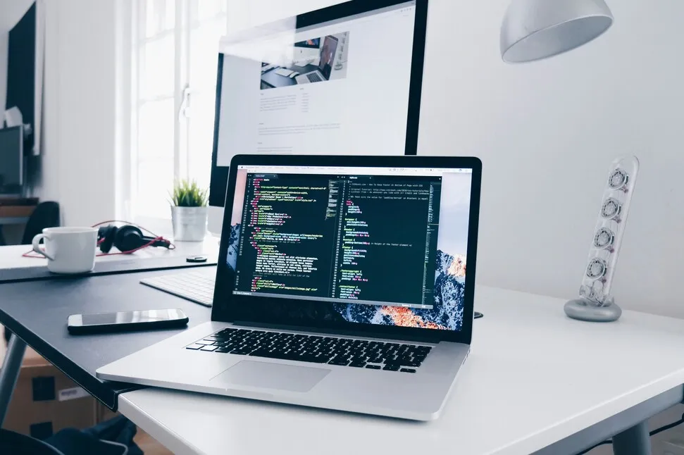 Cara Ganti Background Google Meet di iPhone (credit:unsplash.com/id/@cgower)