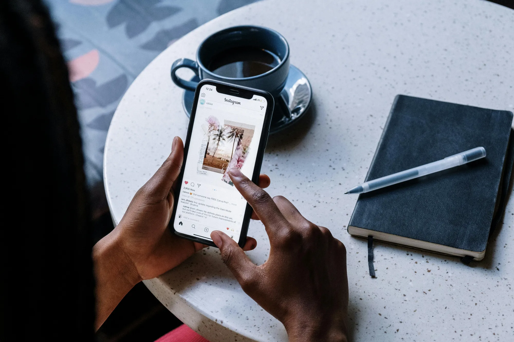 Pengertian Log Out Instagram (c) Ilustrasi Pexels/cottonbro studio