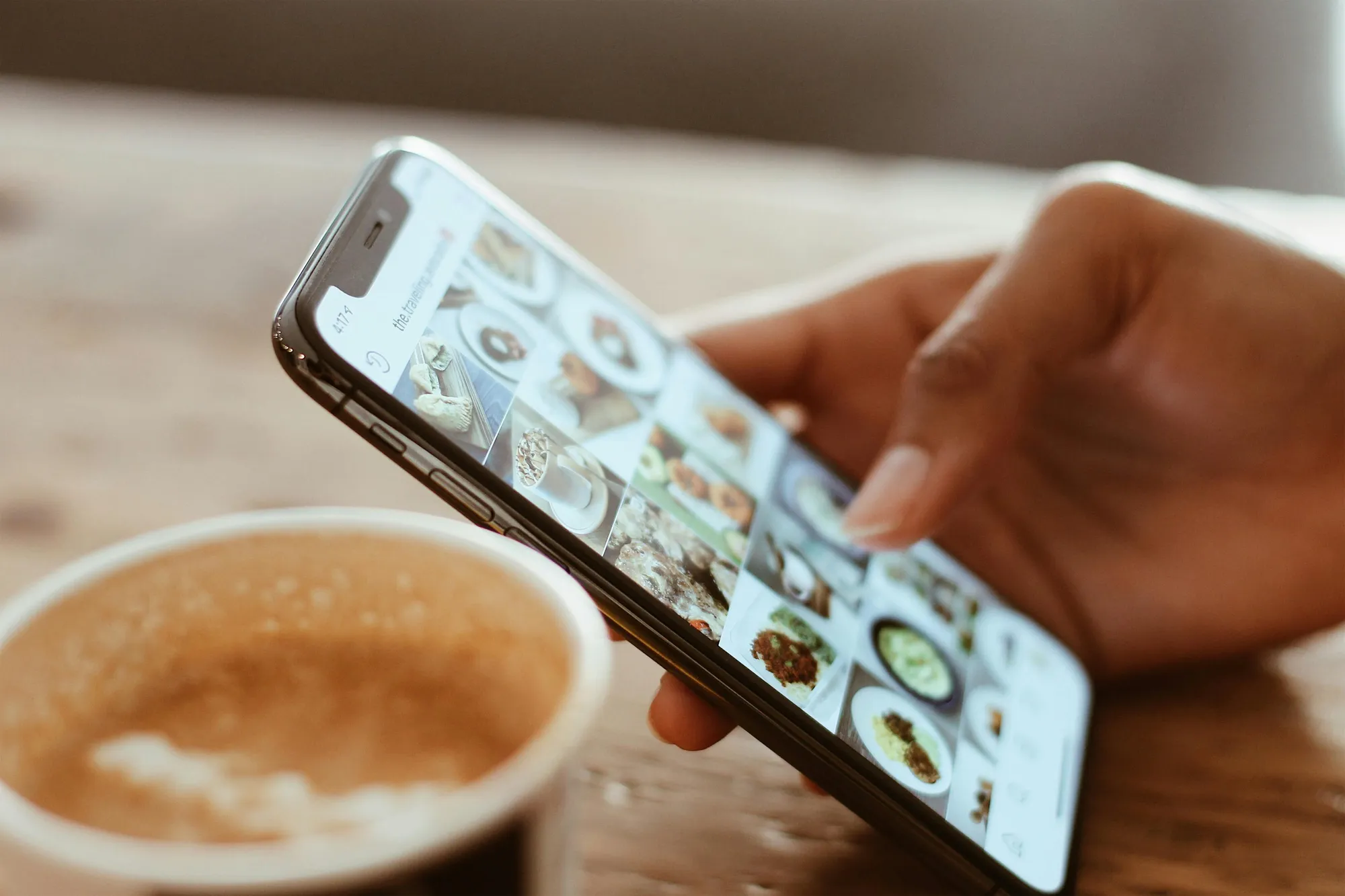 Cara Log Out Instagram di HP (c) Ilustrasi Pexels/Kerde Severin