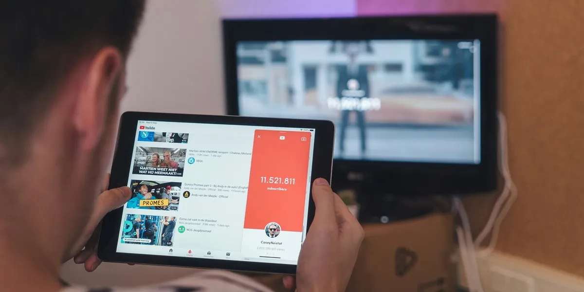 Cara Melihat Jam Tayang YouTube di PC (credit:unsplash.com/id/@cardmapr)