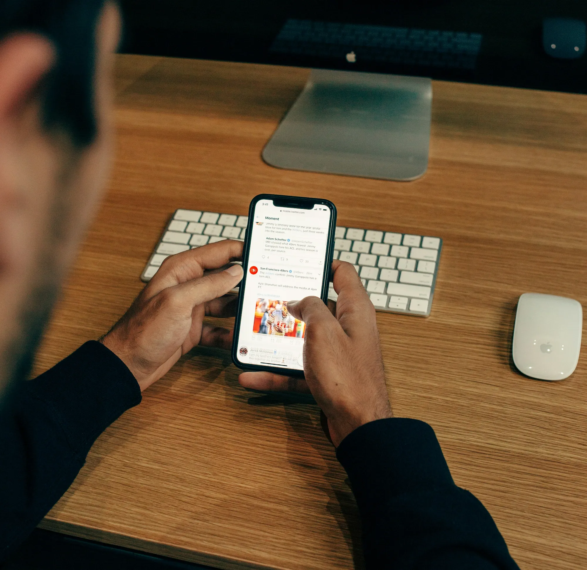 Perbandingan dengan Platform Media Sosial Lain (c) Ilustrasi by unsplash