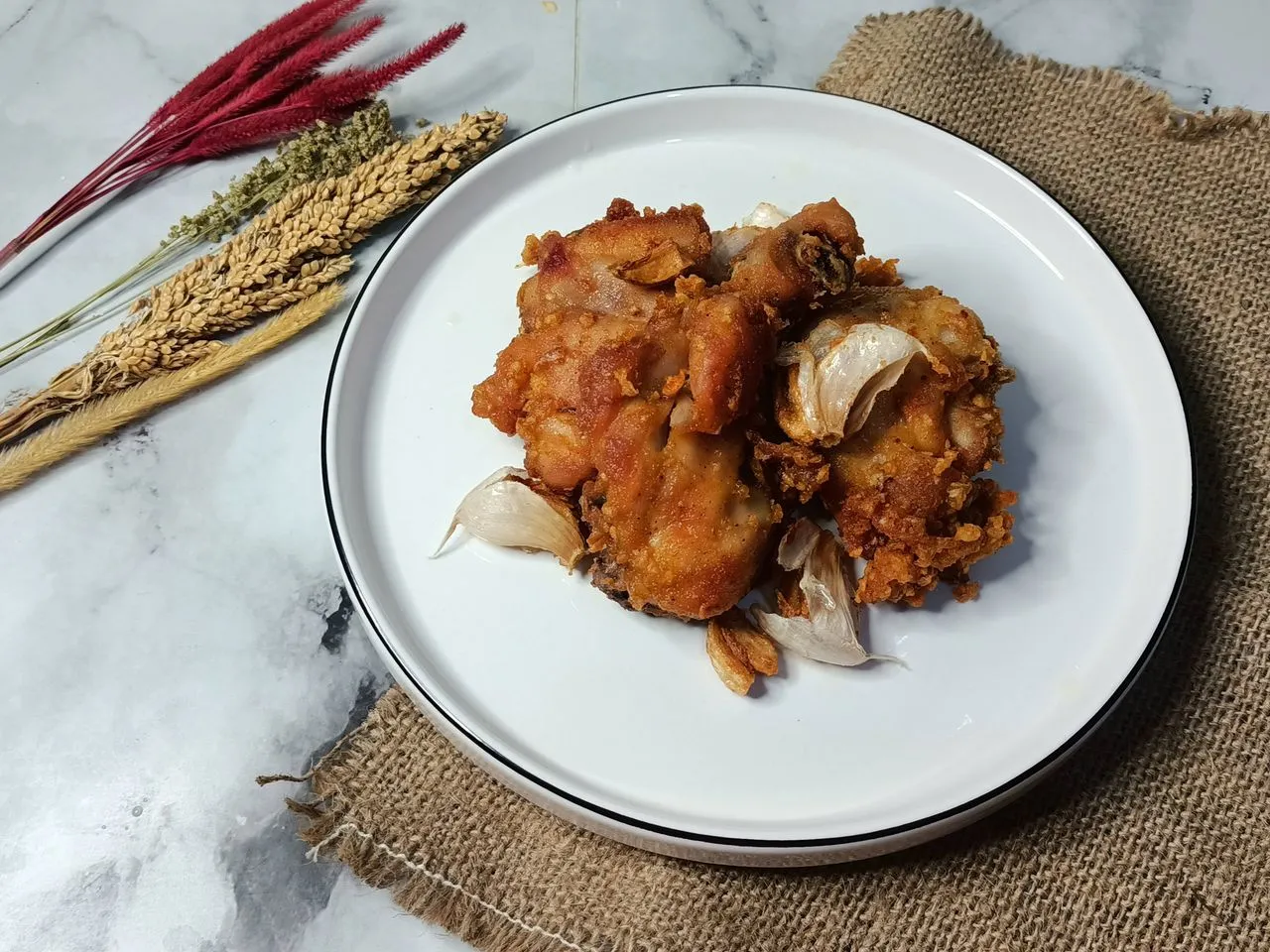 ayam goreng bawang putih (Photo by yazid ilyas on Pexels)