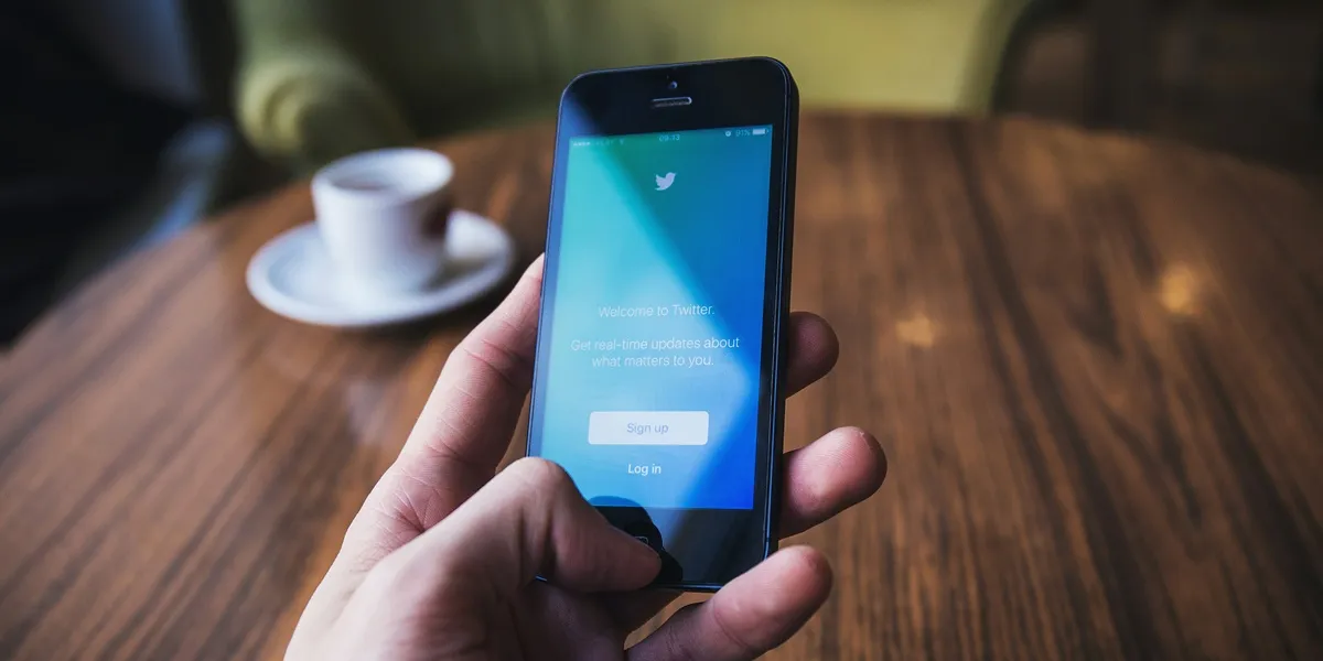 Alternatif Twitter untuk Penggunaan di Mobil (credit:unsplash.com/id/@freestocks)