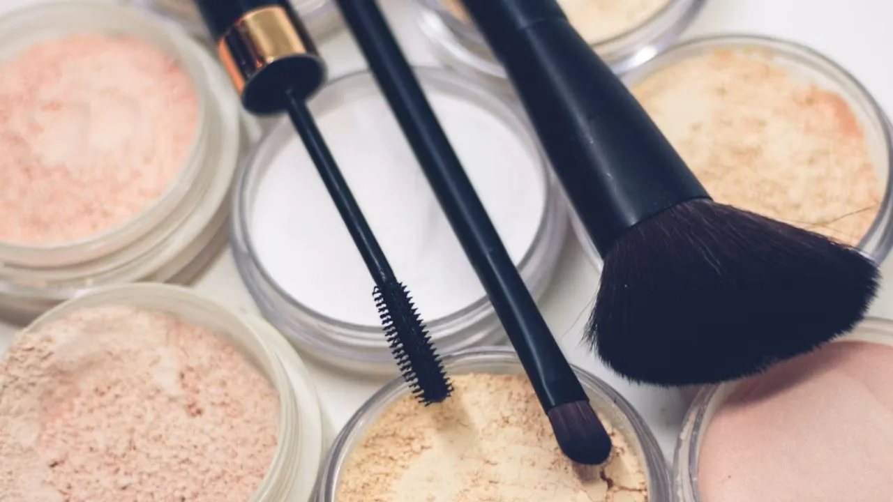 Ilustrasi Brush Makeup/Photo by Rosa Rafael on Unsplash