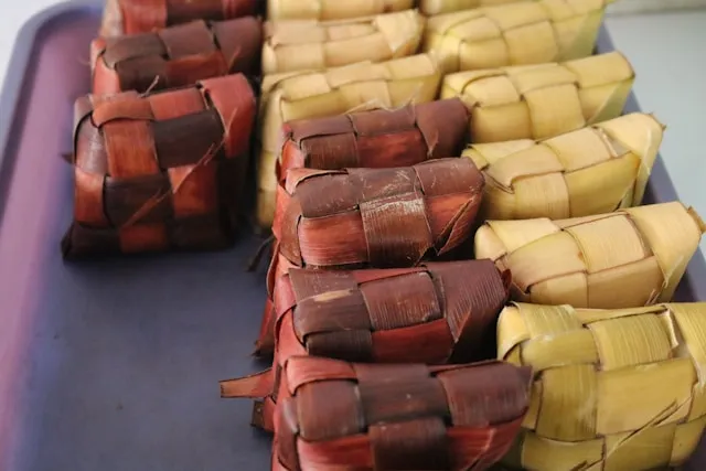 6. Memastikan Kematangan Ketupat yang Sempurna (c)  unsplash.com