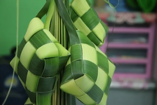 Persiapan Membuat Ketupat Jauh Hari Sebelum Lebaran (c)  unsplash.com