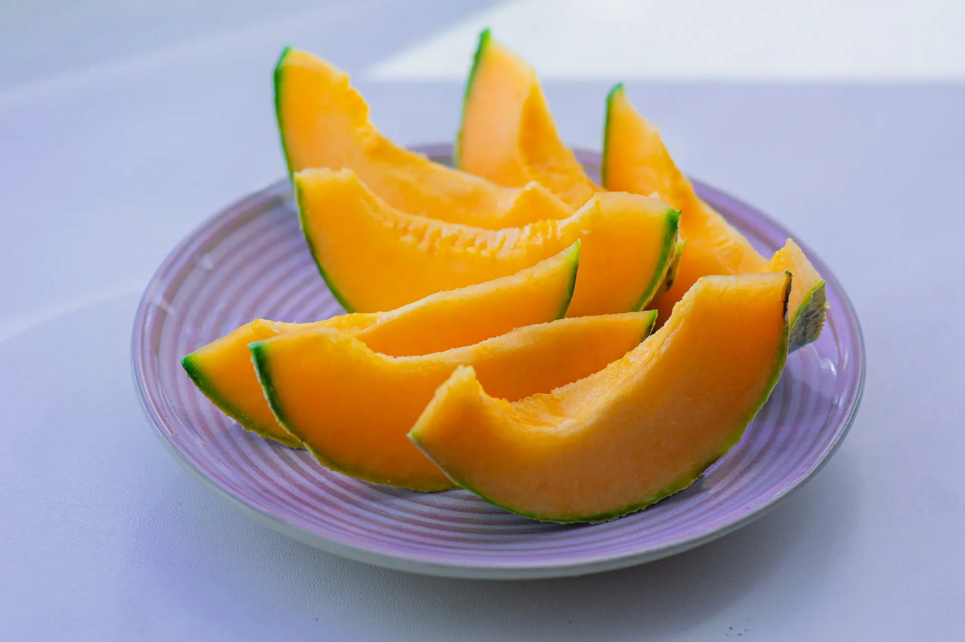 Teknik Mengetuk dan Menggoyangkan Melon (credit: unsplash)