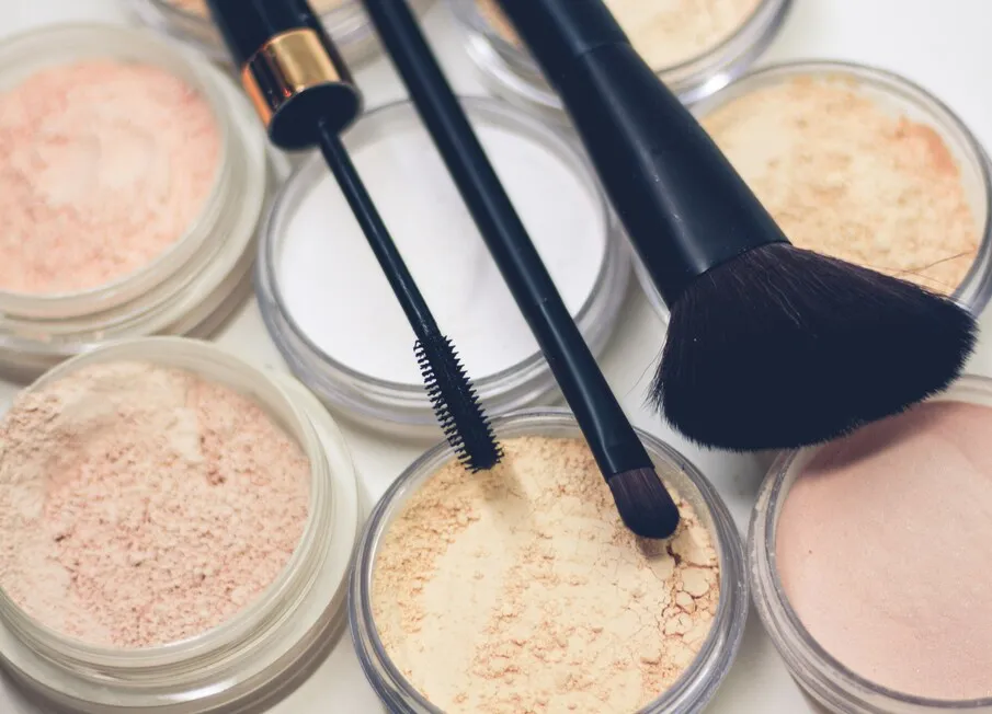 Teknik Aplikasi Concealer untuk Hasil Maksimal (credit:unsplash.com/id/@rosarafael)