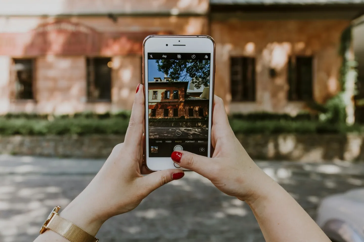 Perbedaan Metode Memperbaiki Foto Blur (credit:unsplash.com/id/@alisaanton)