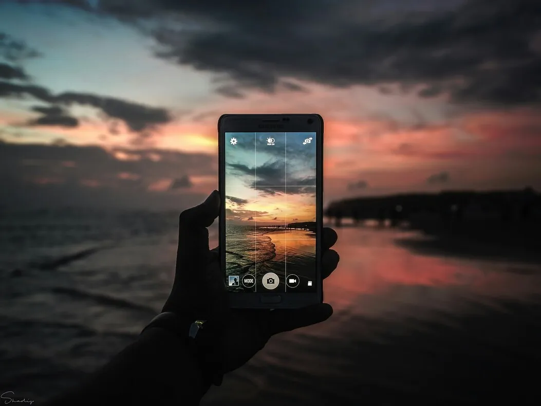 FAQ (credit:unsplash.com/id/@sadman1392)