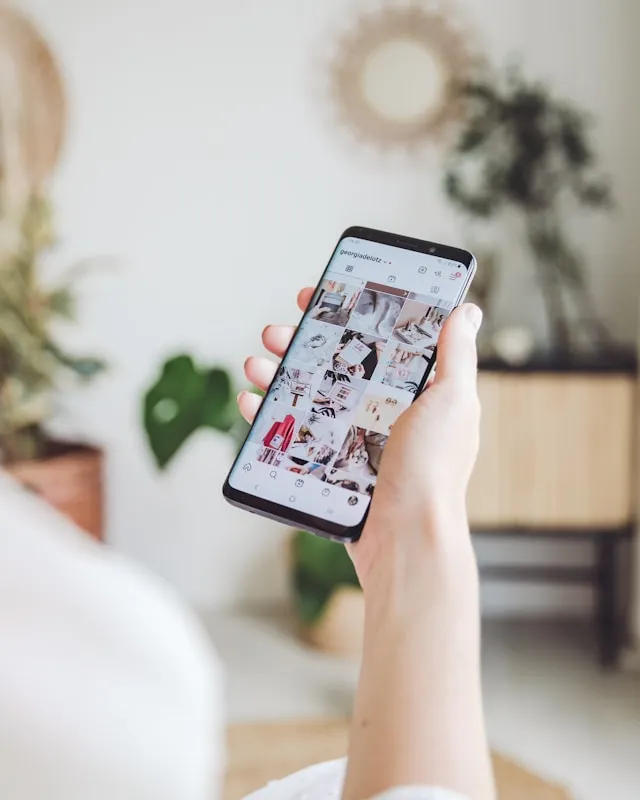 Tips Menandai Orang di Instagram (c) unsplash.com