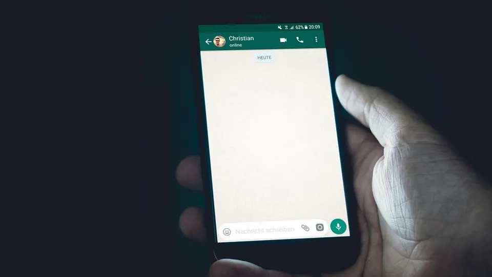Cara Mendapatkan Kode Verifikasi WhatsApp Lewat Email (credit:unsplash.com/id/@christianw)