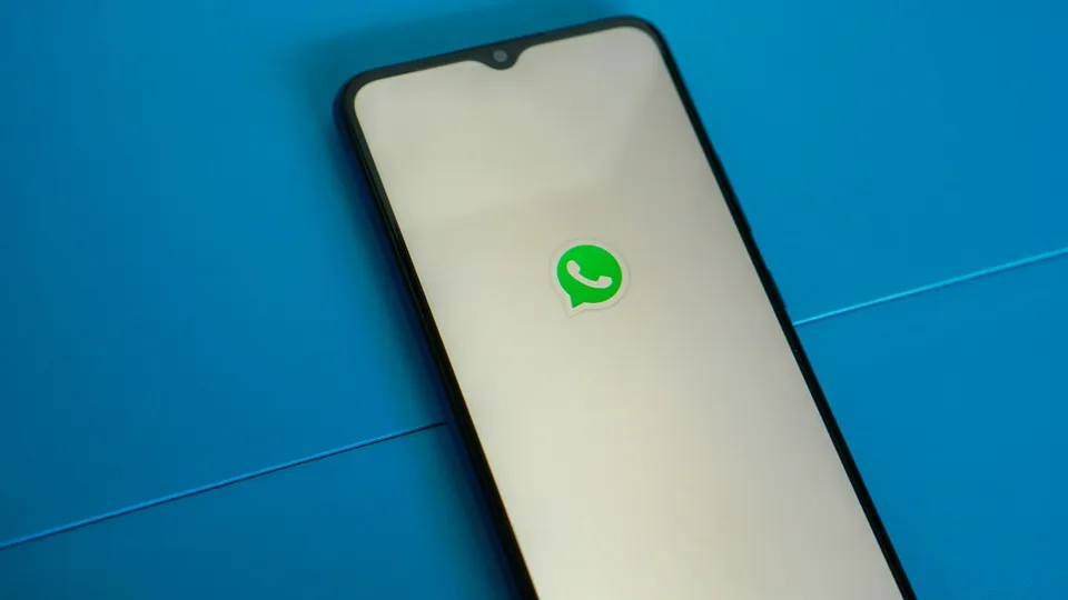 Troubleshooting: Kode Verifikasi WhatsApp Tidak Muncul (credit:unsplash.com/id/@mourimoto)