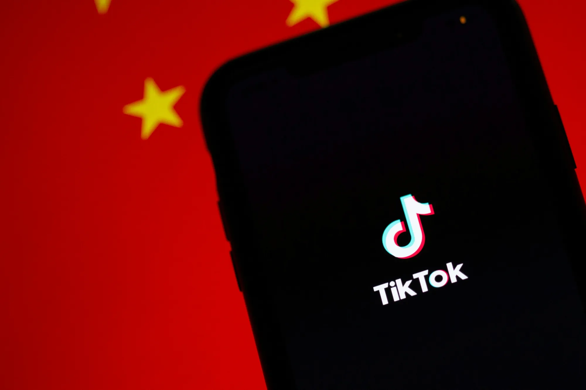 Strategi Mengelola Penghasilan TikTok dengan Bijak (credit:unsplash.com/id/@solenfeyissa)