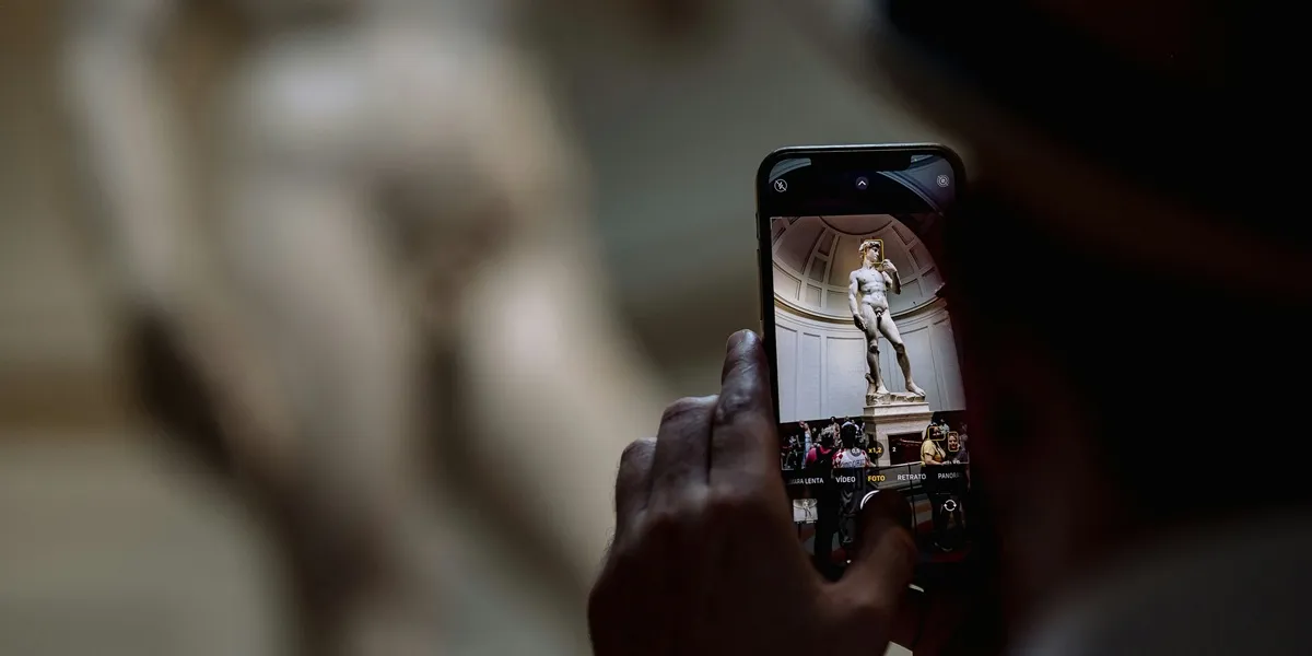 Memahami Pentingnya Akses Kamera di Instagram (credit:unsplash.com/id/@giuvicente)