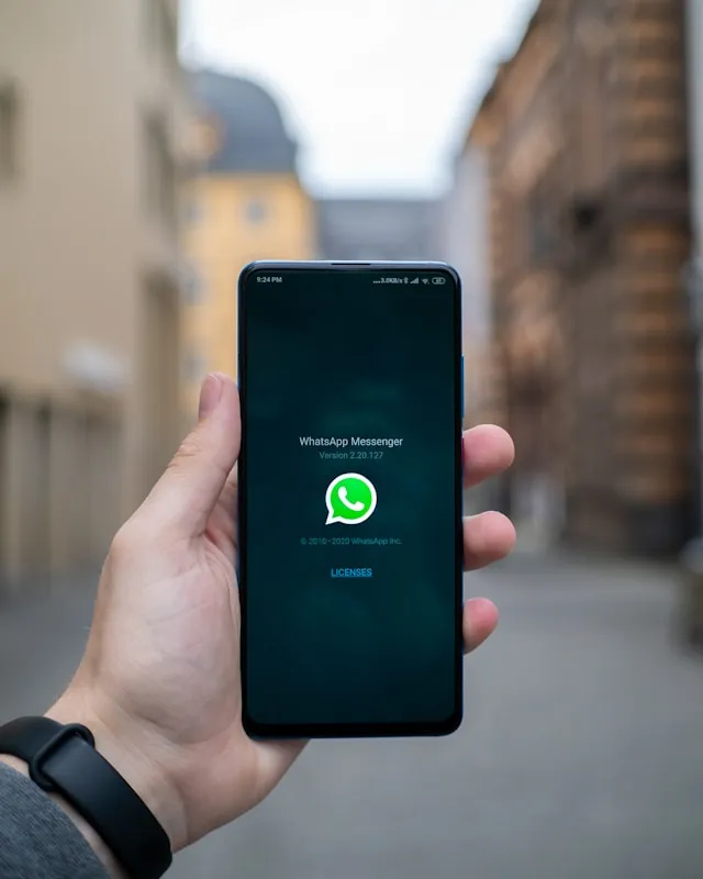 Persyaratan Menggunakan Video Call WhatsApp (c) unsplash.com