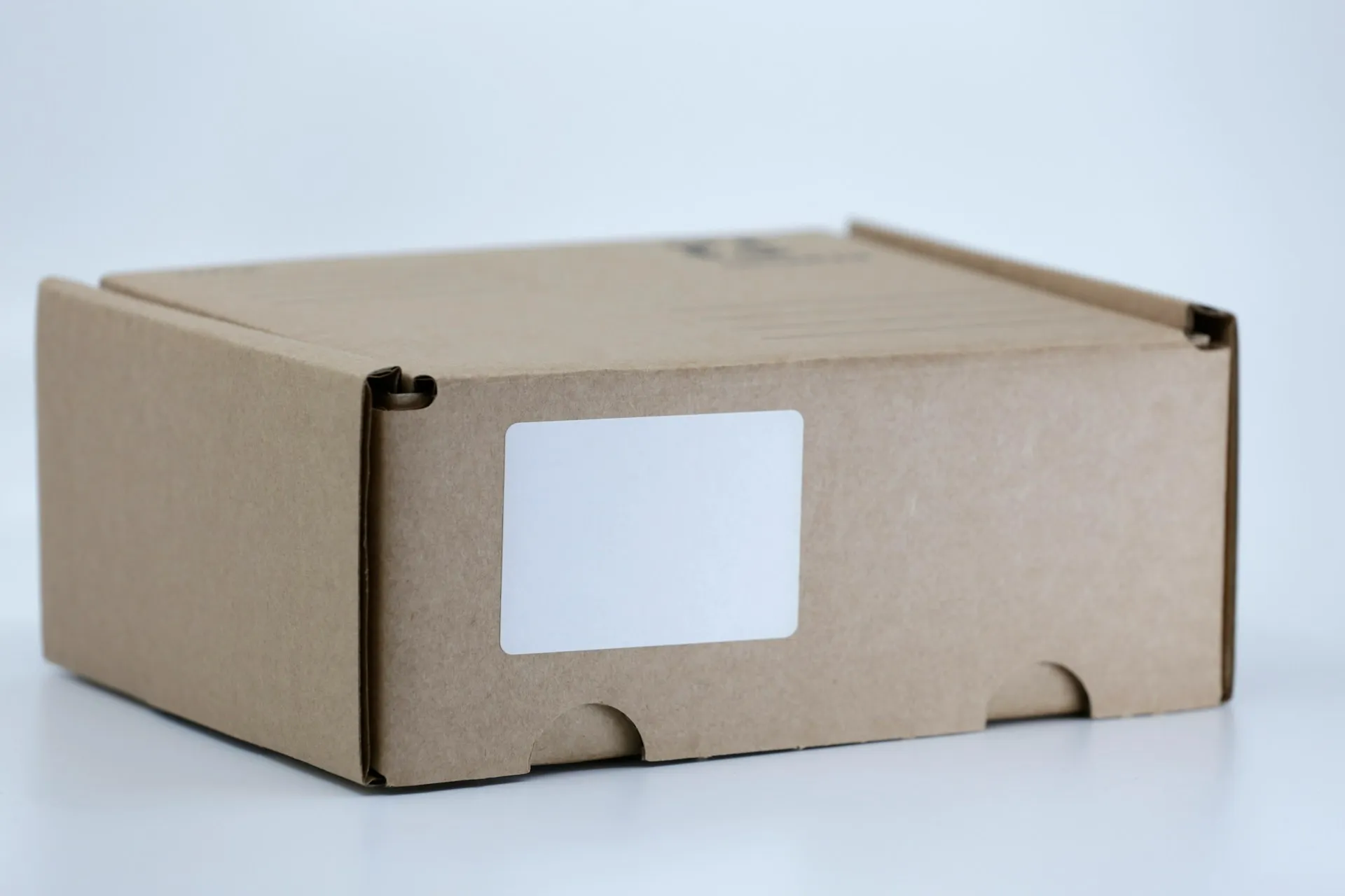 Kotak box untuk pengiriman (credit: Unsplash)